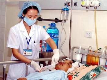 Làm gì cho bệnh nhân tổn thương tủy sống?